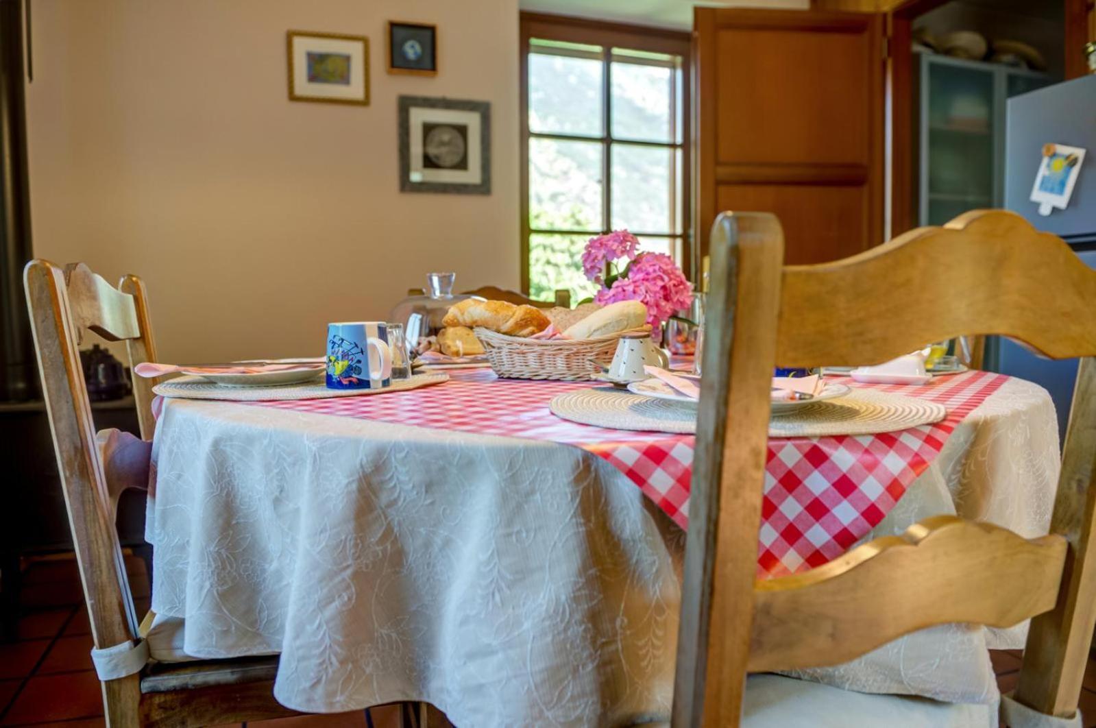 Il Pellegrino Bed & Breakfast Issogne ภายนอก รูปภาพ