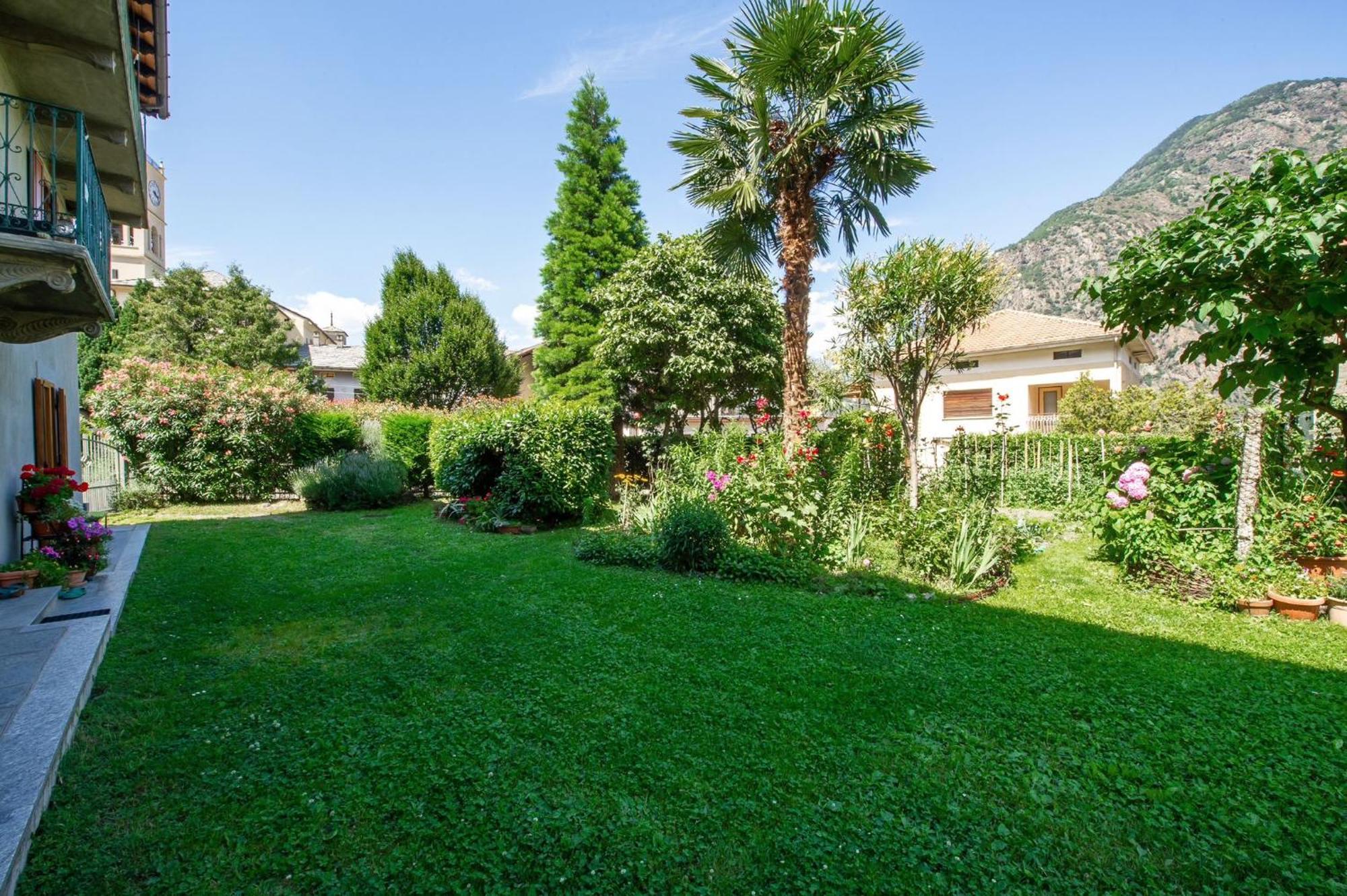 Il Pellegrino Bed & Breakfast Issogne ภายนอก รูปภาพ